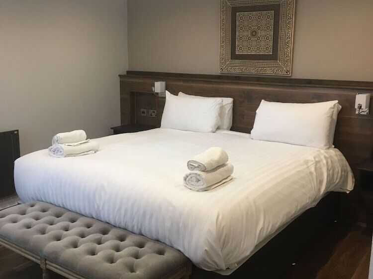 هتل The Kings Arms