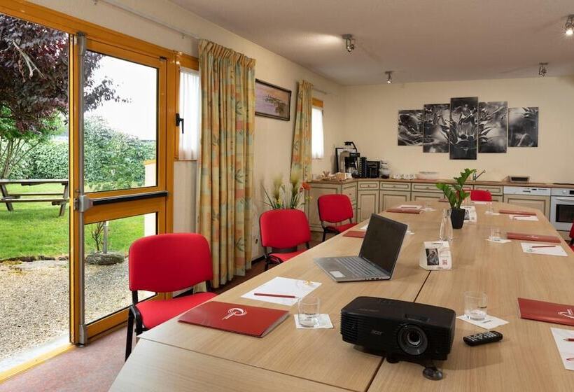 בית מלון כפרי The Originals Access, Bourges Nord Saintdoulchard