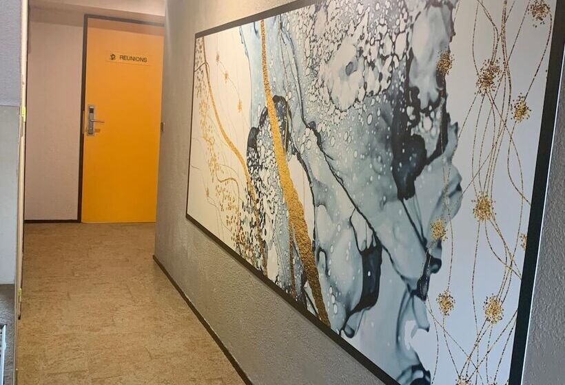 בית מלון כפרי The Originals Access, Bourges Nord Saintdoulchard