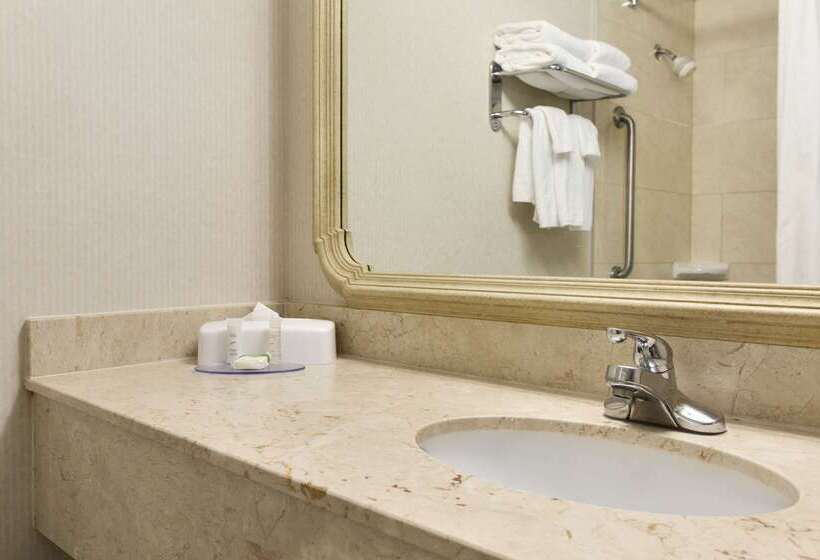 Travelodge Hotel By Wyndham Vancouver Airport