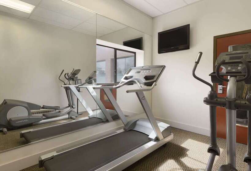 Travelodge Hotel By Wyndham Vancouver Airport