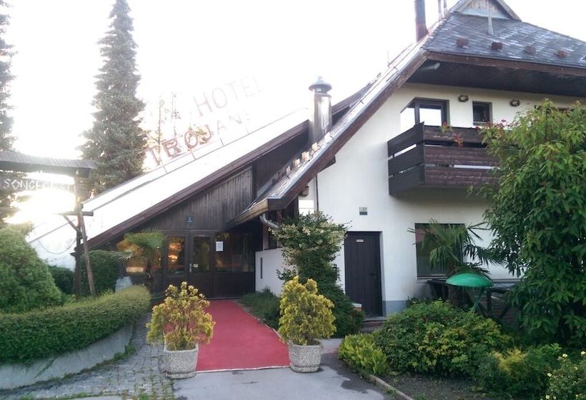 هتل Trojane