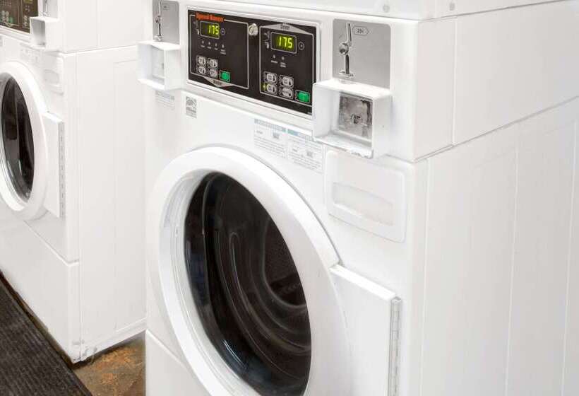 فندق على الطريق Knights Inn Hallandale