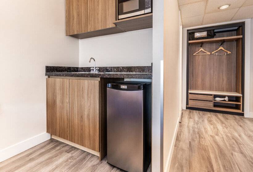 Atrium Hotel Vancouver