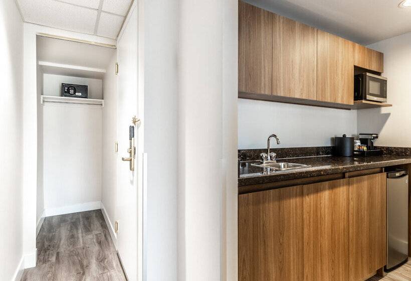 Atrium Hotel Vancouver