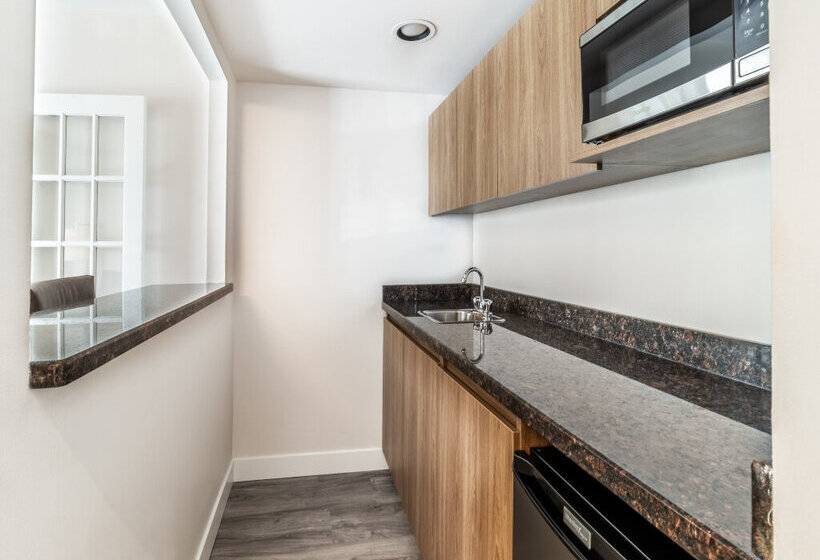 Atrium Hotel Vancouver