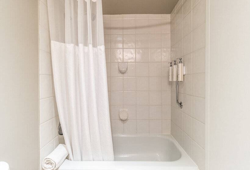 Atrium Hotel Vancouver