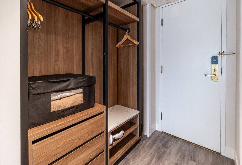 Atrium Hotel Vancouver