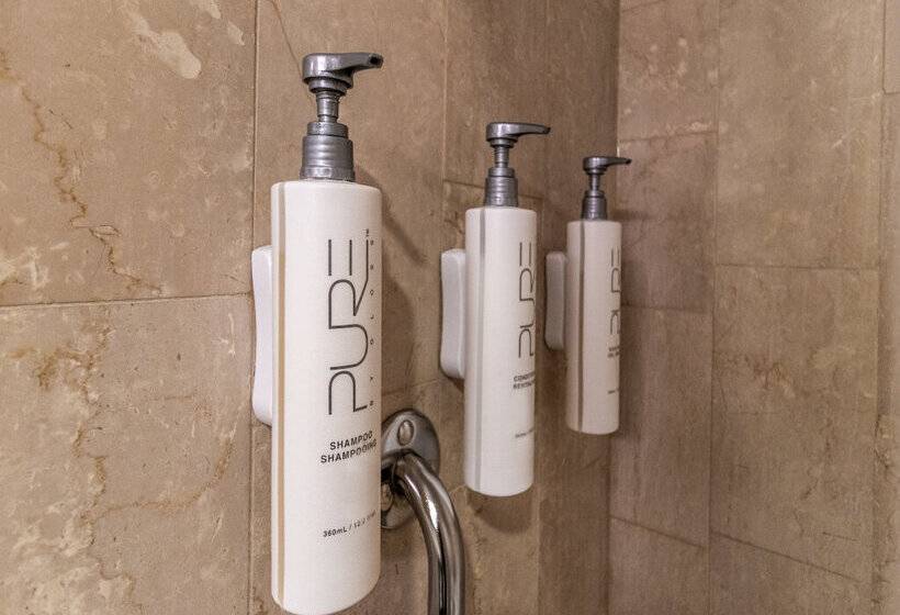 Atrium Hotel Vancouver