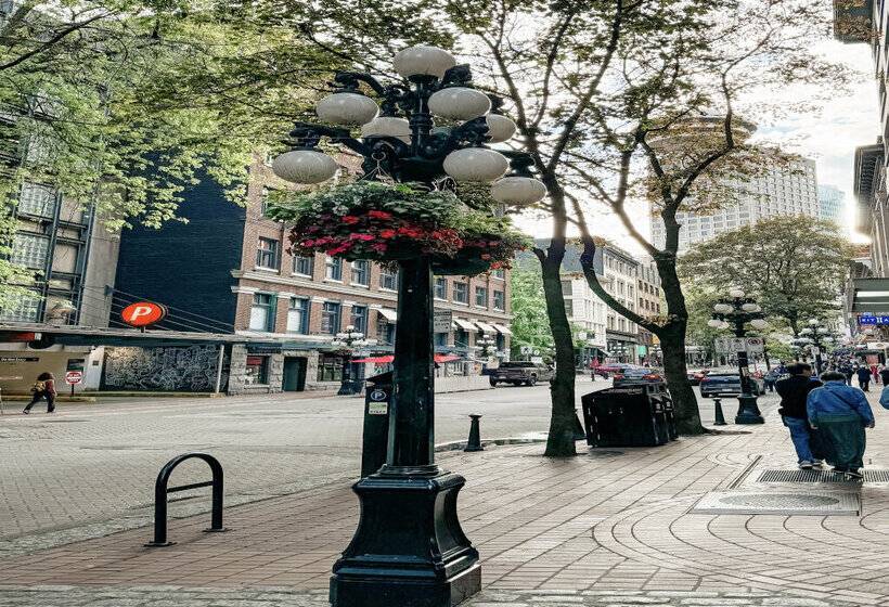 Atrium Hotel Vancouver