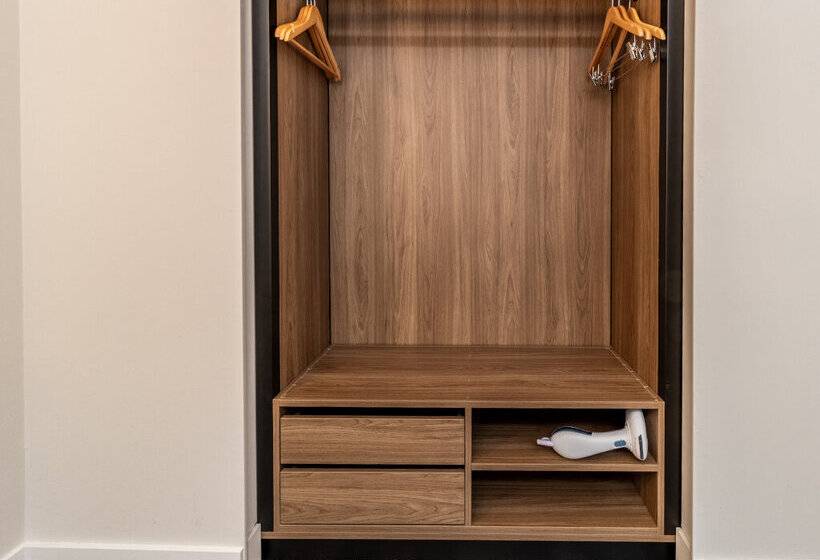 Atrium Hotel Vancouver