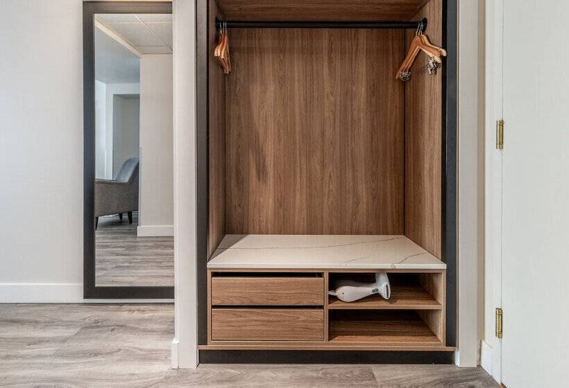 Atrium Hotel Vancouver