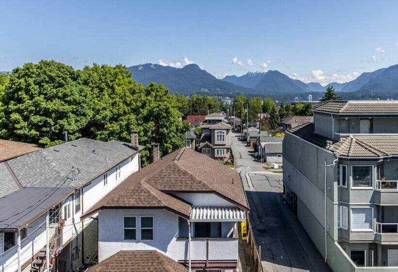 Atrium Hotel Vancouver