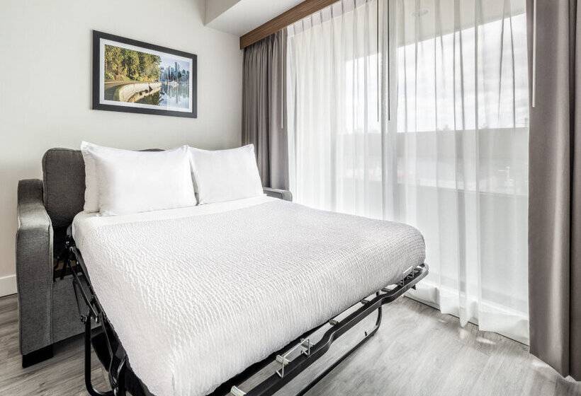 Atrium Hotel Vancouver