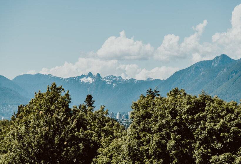 Atrium Hotel Vancouver