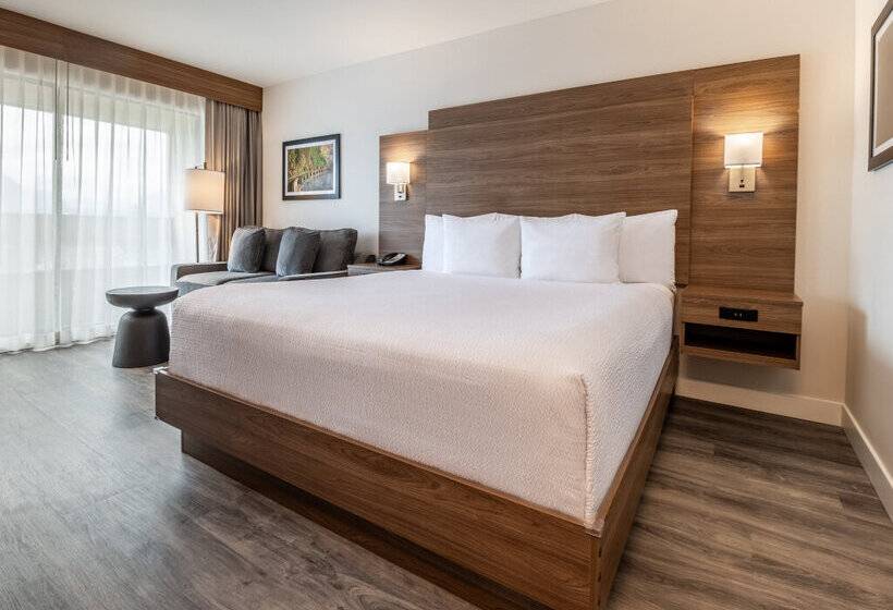 Atrium Hotel Vancouver