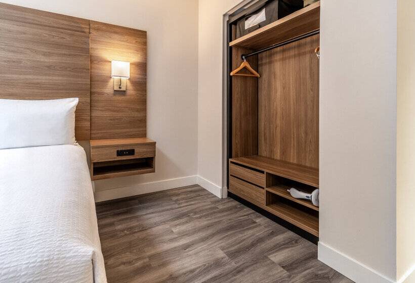 Atrium Hotel Vancouver