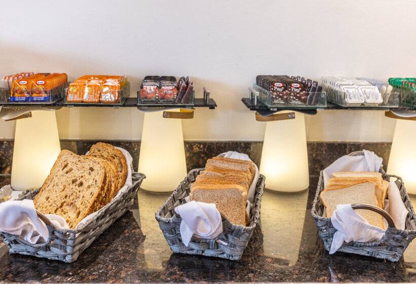 Atrium Hotel Vancouver