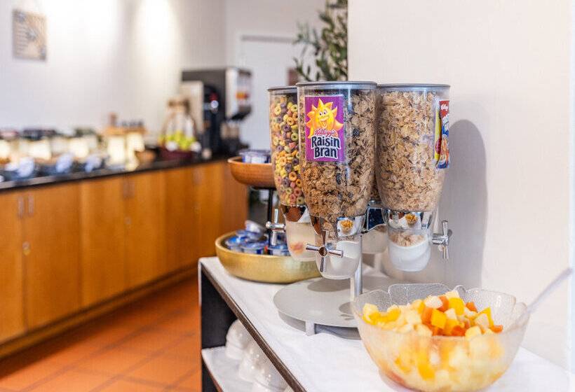 Atrium Hotel Vancouver