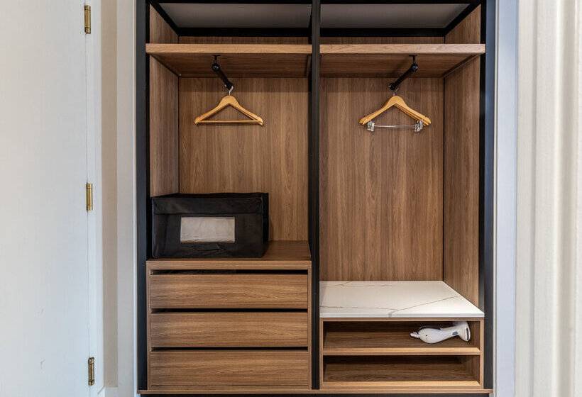 Atrium Hotel Vancouver