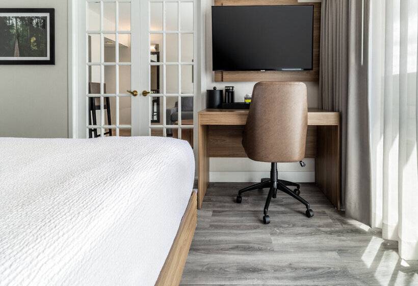 Atrium Hotel Vancouver