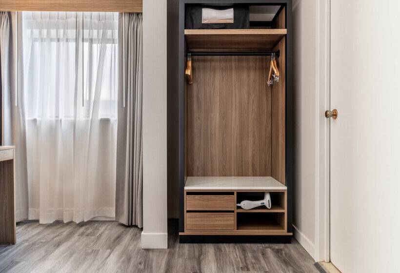 Atrium Hotel Vancouver