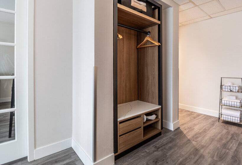 Atrium Hotel Vancouver