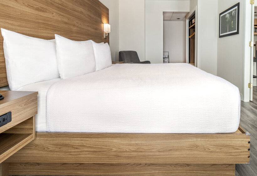 Atrium Hotel Vancouver