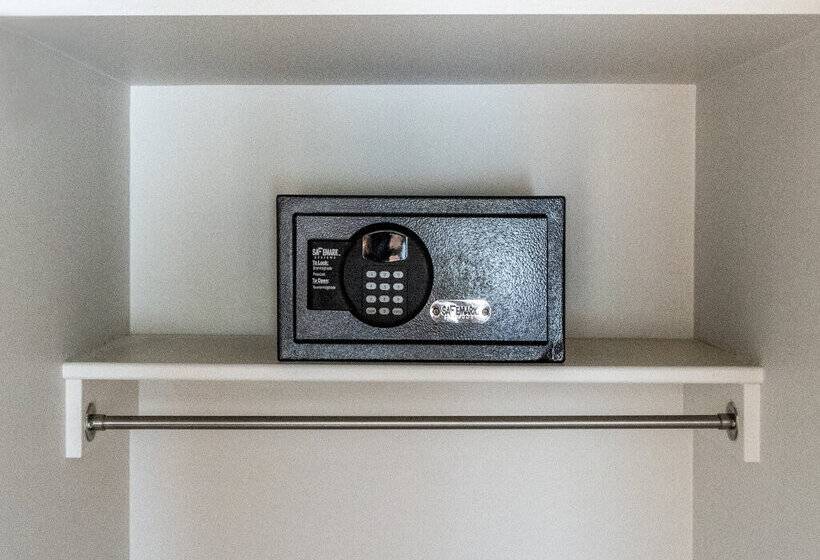 Atrium Hotel Vancouver