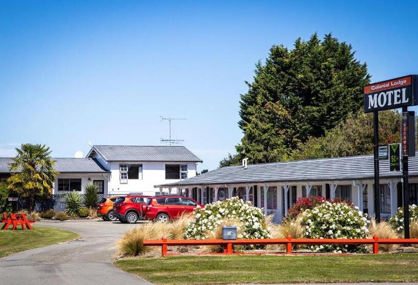 Colonial Lodge Motel