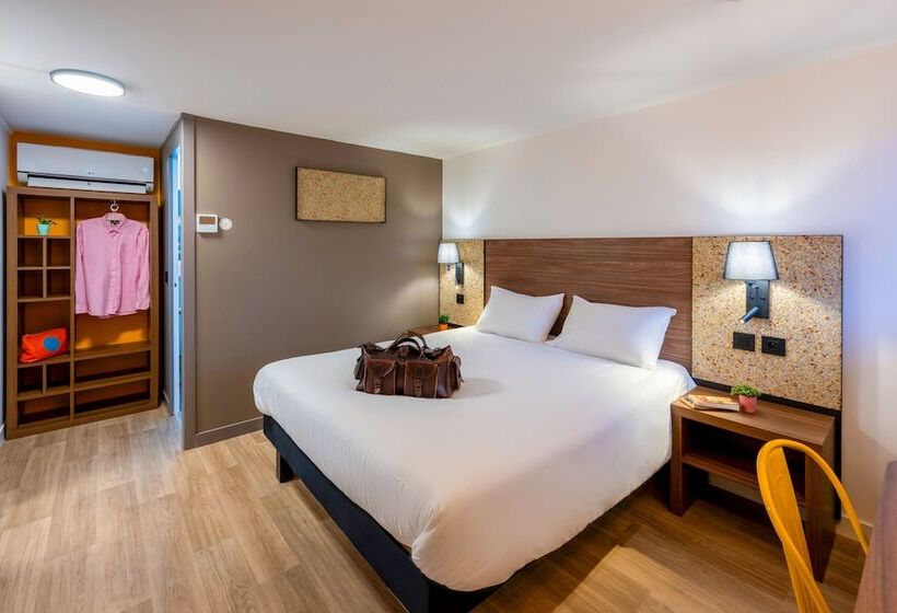 Greet Hotel Chatellerault