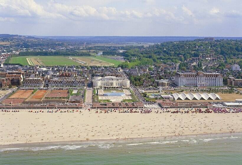 ホテル Barriere Le Royal Deauville