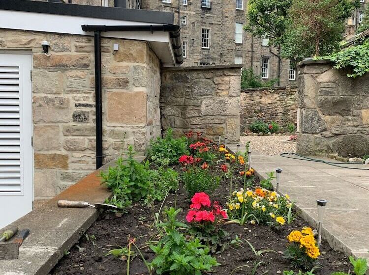 Cairn Hotel & Apartments