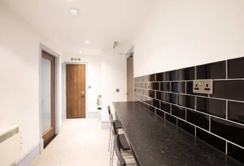 Cairn Hotel & Apartments