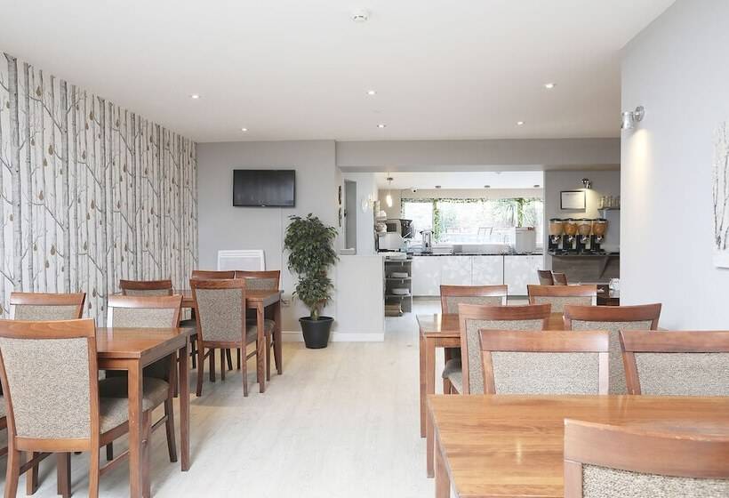 Cairn Hotel & Apartments