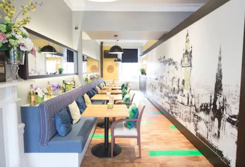 Cairn Hotel & Apartments