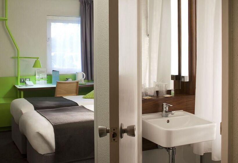 ホテル Campanile  Swindon