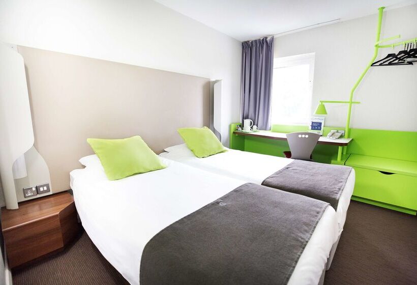 ホテル Campanile  Swindon