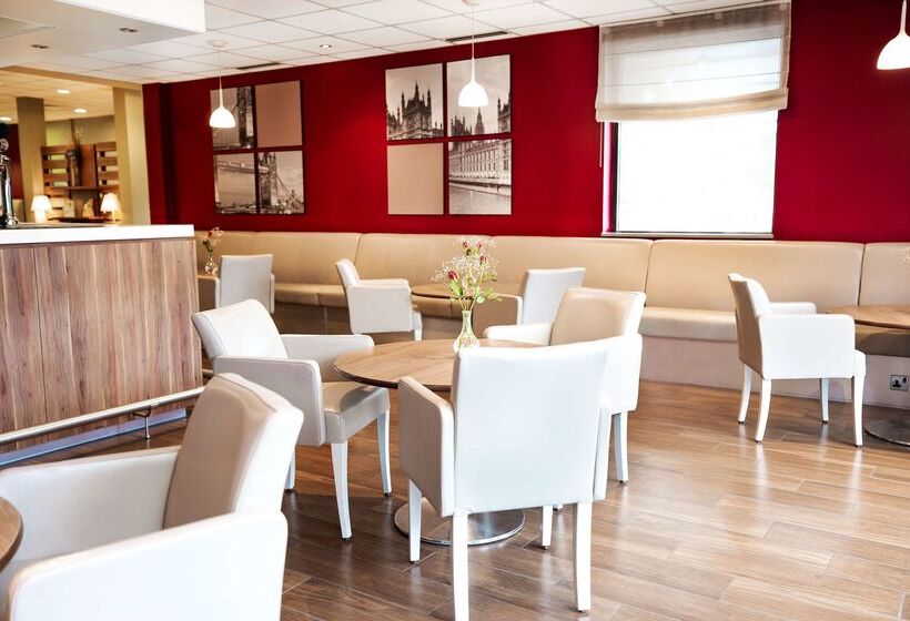 ホテル Campanile  Swindon