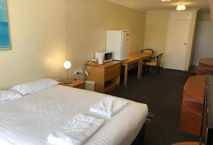 فندق Canberra Lyneham Motor Inn