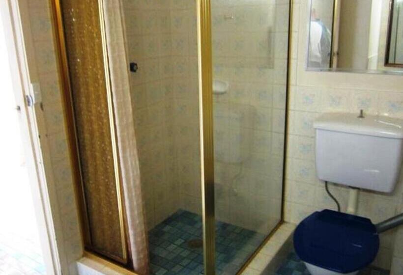 فندق Canberra Lyneham Motor Inn