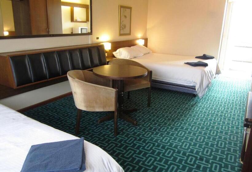 בית מלון כפרי Canberra Lyneham Motor Inn