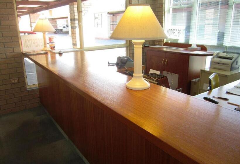 בית מלון כפרי Canberra Lyneham Motor Inn