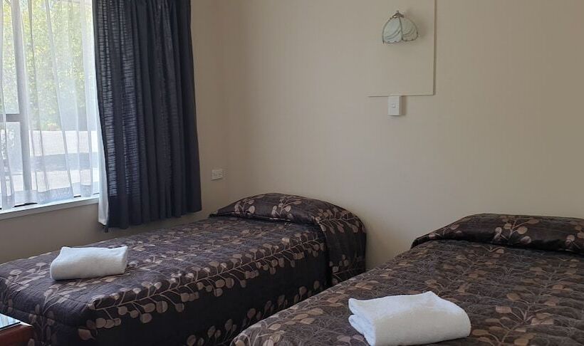 호텔 Commodore Motor Lodge