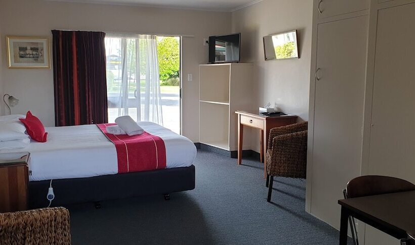 호텔 Commodore Motor Lodge