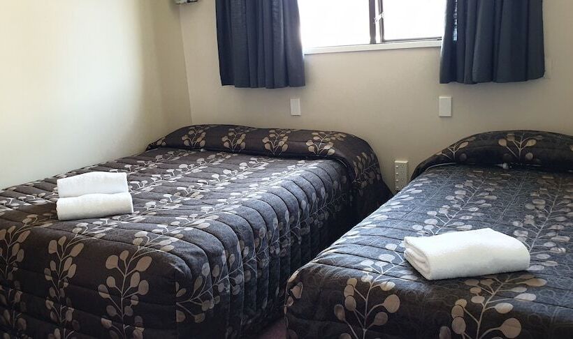 호텔 Commodore Motor Lodge