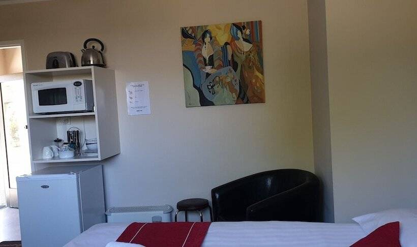 호텔 Commodore Motor Lodge