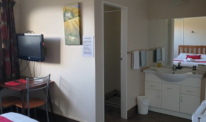 호텔 Commodore Motor Lodge