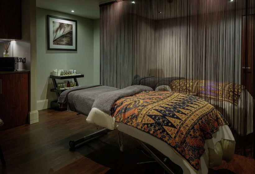 فندق Glasgow Westerwood Spa & Golf Resort