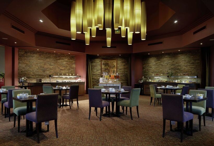 فندق Glasgow Westerwood Spa & Golf Resort